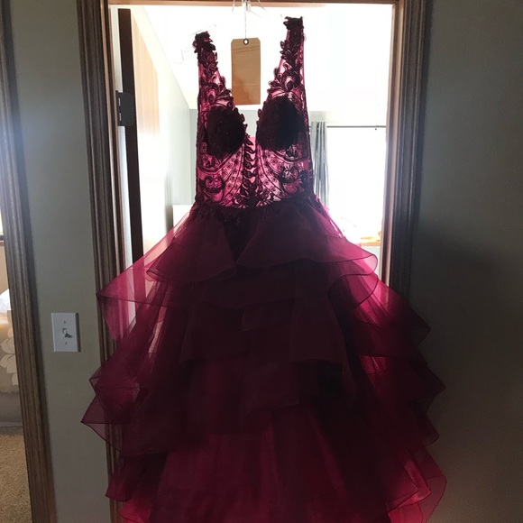 Ellie Wilde prom dress - Picture 3 of 5